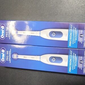 Oral B toothbrush X 2